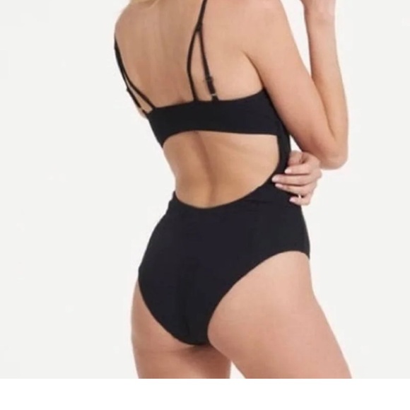 Vuori Swimsuit - Picture 7 of 9